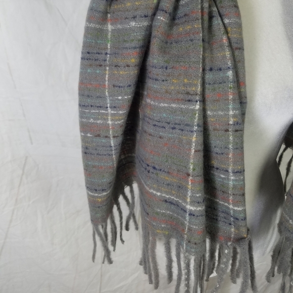 Pretty persuasions gray Fringe scarf - Picture 3 of 7
